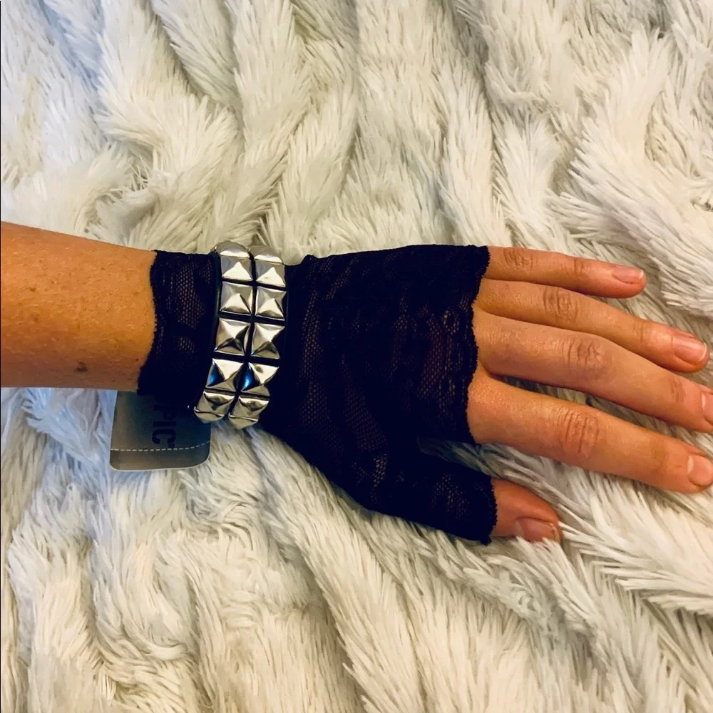 Three lace fingerless gloves hot topic NWT! - Picture 2 of 3